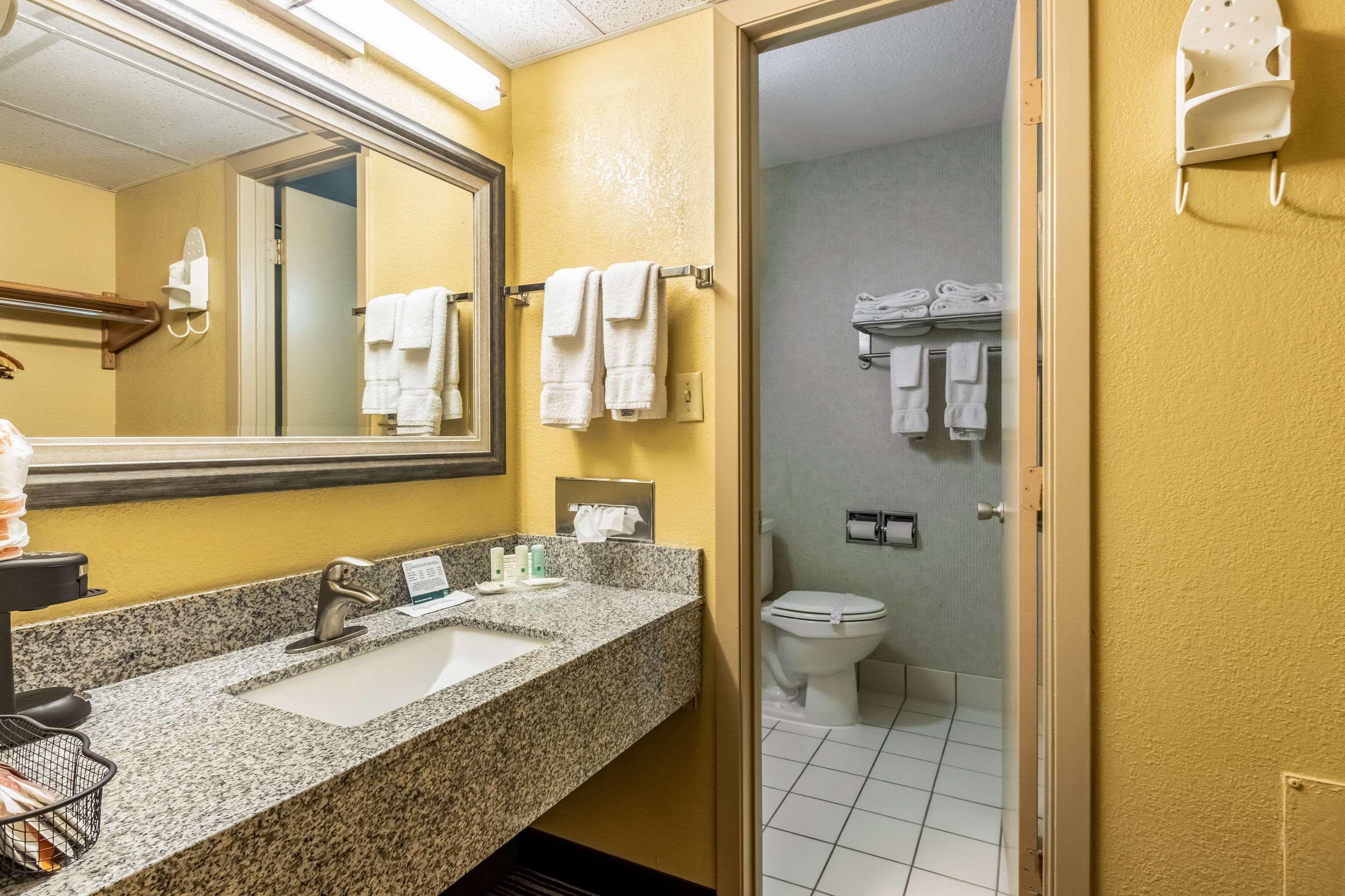 Quality Inn Newton At I-80 Extérieur photo
