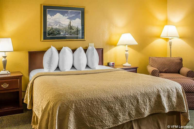 Quality Inn Newton At I-80 Extérieur photo